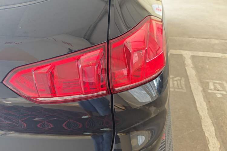 Used Wey VV5 2017 2.0T Ultra-Luxury Version Right Rear Taillight
