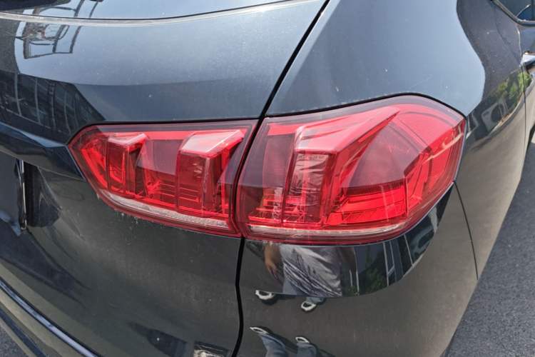 Used Wey VV5 2017 2.0T Ultra-Luxury Version Right Rear Taillight