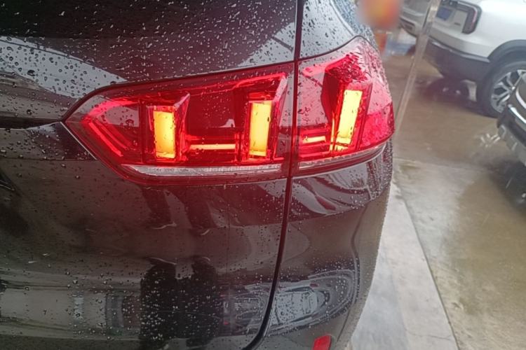Used Wey VV5 2017 2.0T Ultra-Luxury Version Right Rear Taillight