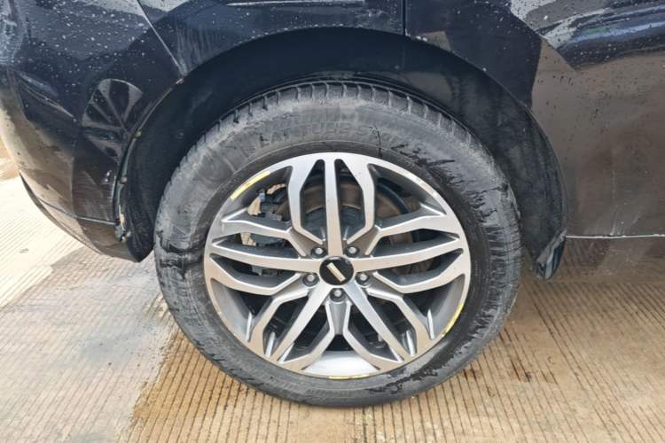 Used Wey VV5 2017 2.0T Ultra-Luxury Version Right Rear Wheel Hub