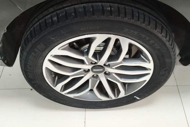 Used Wey VV5 2017 2.0T Ultra-Luxury Version Right Rear Wheel Hub