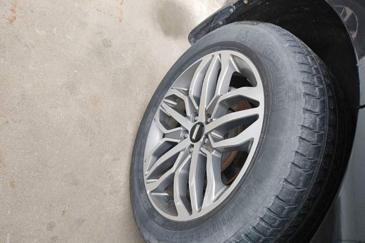 Used Wey VV5 2017 2.0T Ultra-Luxury Version Right Rear Wheel Hub