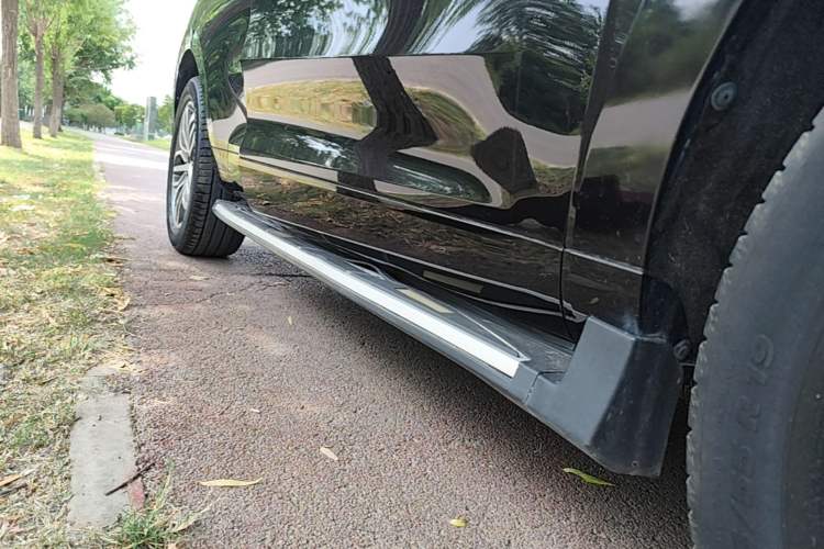 Used Wey VV5 2017 2.0T Ultra-Luxury Version Right Side Sill