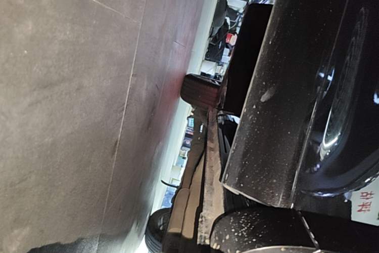 Used Wey VV5 2017 2.0T Ultra-Luxury Version Right Side Sill