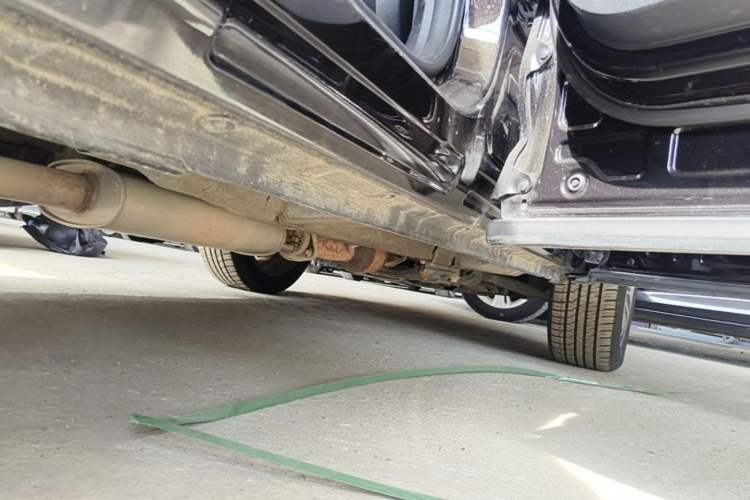 Used Wey VV5 2017 2.0T Ultra-Luxury Version Right Side Sill
