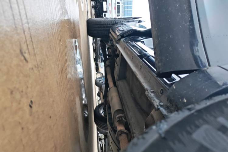 Used Wey VV5 2017 2.0T Ultra-Luxury Version Right Side Sill