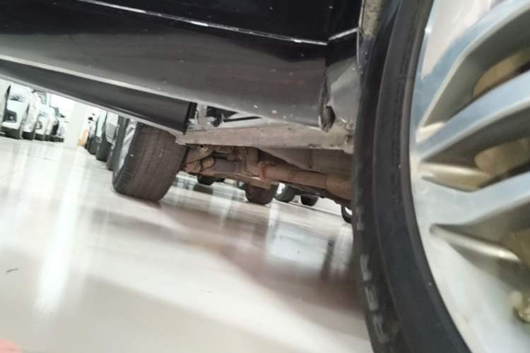 Used Wey VV5 2017 2.0T Ultra-Luxury Version Right Side Sill