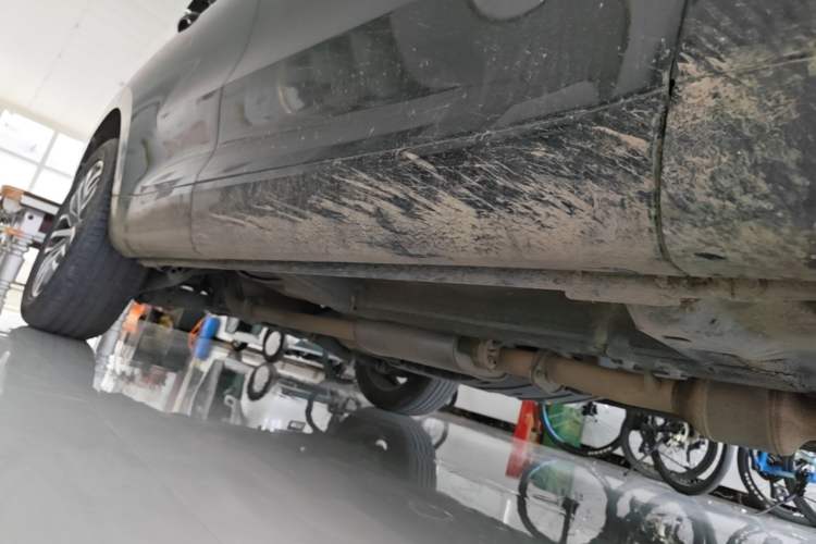 Used Wey VV5 2017 2.0T Ultra-Luxury Version Right Side Sill