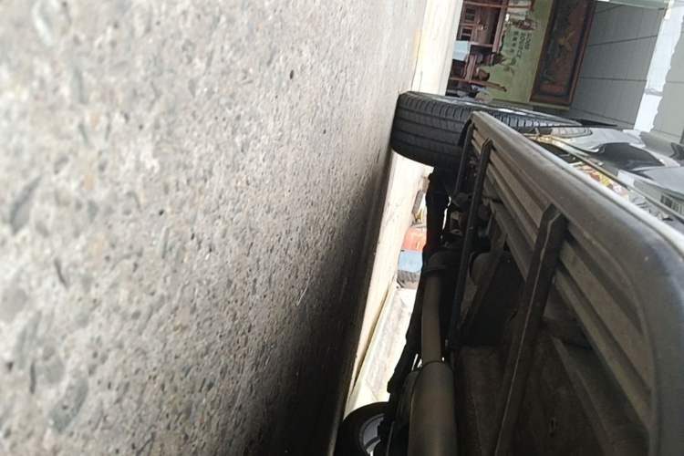 Used Wey VV5 2017 2.0T Ultra-Luxury Version Right Side Sill