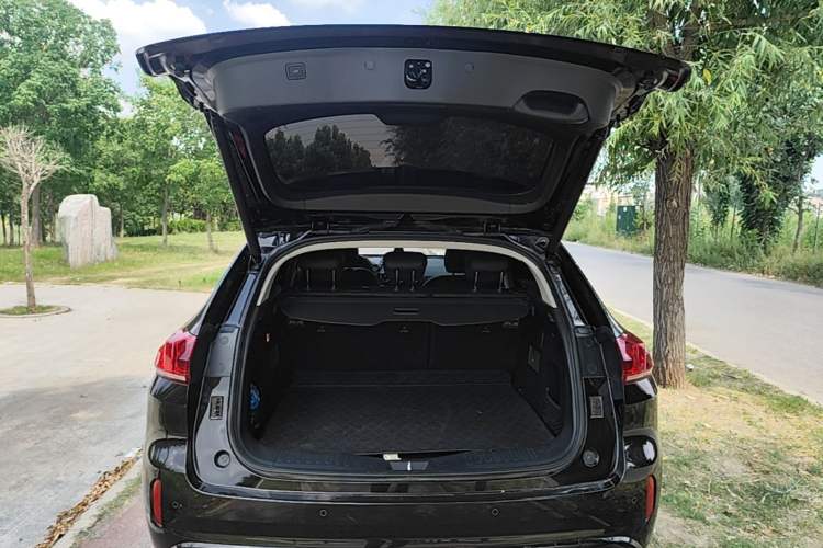 Used Wey VV5 2017 2.0T Ultra-Luxury Version Trunk