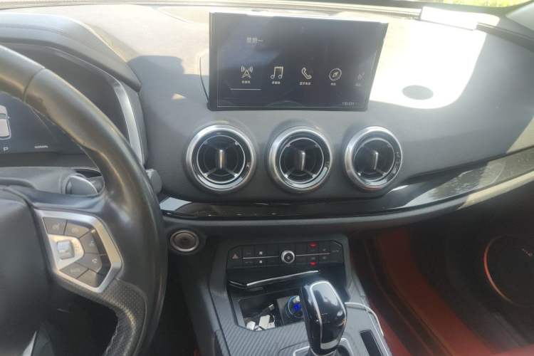 Used Wey VV5 2017 2.0T Flagship Edition Audio And AC Panel