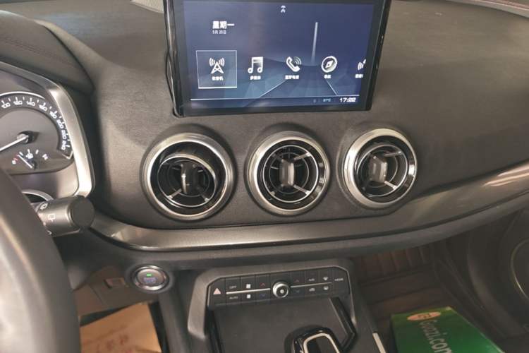 Used Wey VV5 2017 2.0T Ultra-Luxury Version Audio And AC Panel
