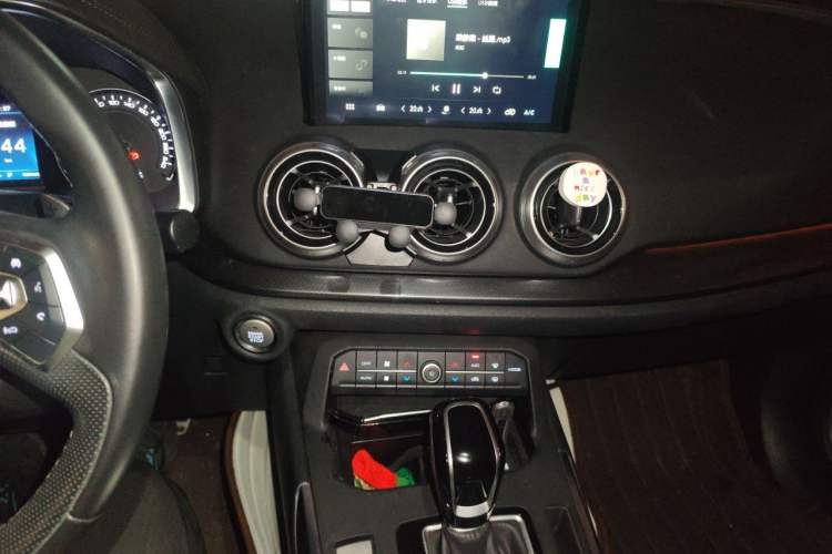 Used Wey VV5 2017 2.0T Ultra-Luxury Version Audio And AC Panel
