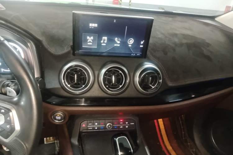 Used Wey VV5 2017 2.0T Flagship Edition Audio And AC Panel