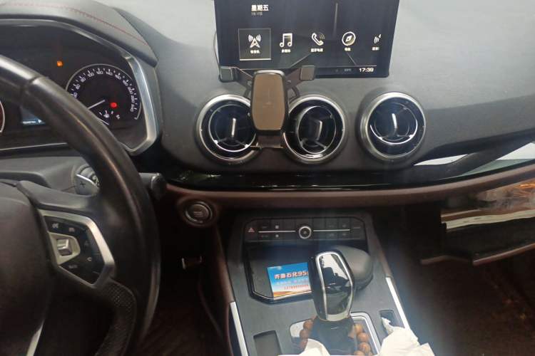 Used Wey VV5 2017 2.0T Ultra-Luxury Version Audio And AC Panel
