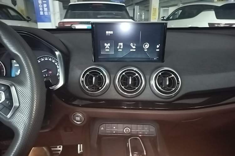 Used Wey VV5 2017 2.0T Ultra-Luxury Version Audio And AC Panel