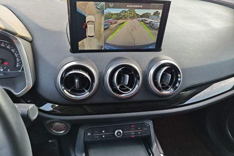 Used Wey VV5 2017 2.0T Ultra-Luxury Version Audio And AC Panel