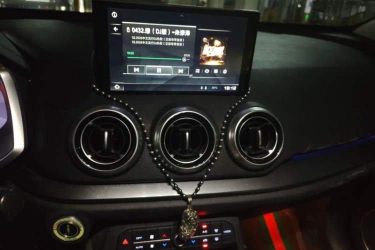 Used Wey VV5 2017 2.0T Ultra-Luxury Version Audio And AC Panel