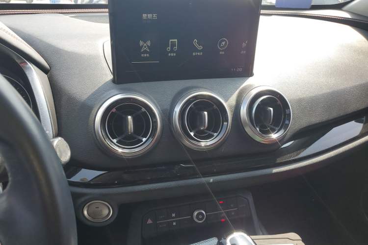 Used Wey VV5 2017 2.0T Ultra-Luxury Version Audio And AC Panel