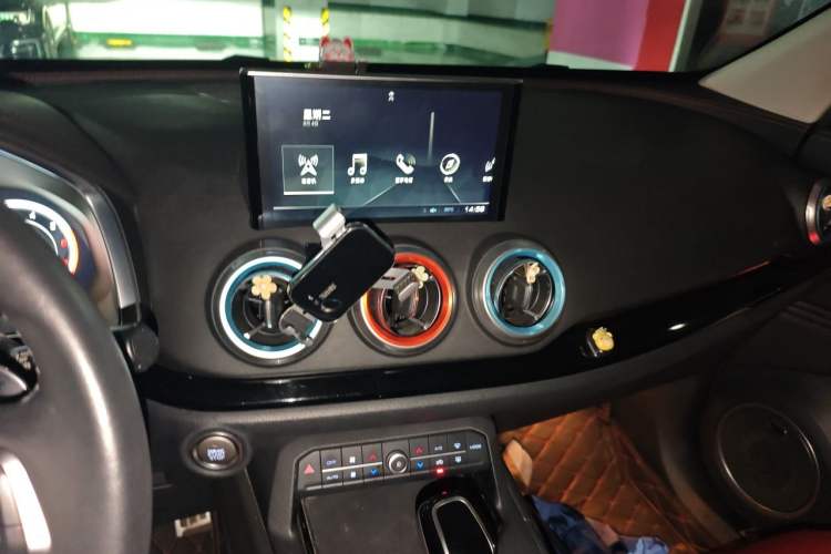 Used Wey VV5 2017 2.0T Flagship Edition Audio And AC Panel