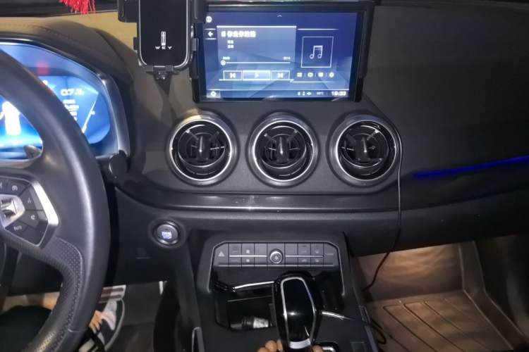 Used Wey VV5 2017 2.0T Flagship Edition Audio And AC Panel