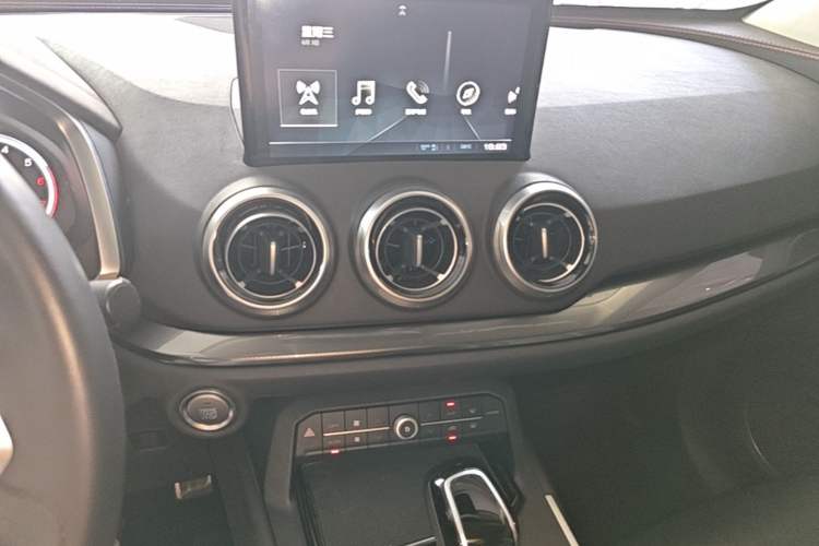 Used Wey VV5 2017 2.0T Flagship Edition Audio And AC Panel