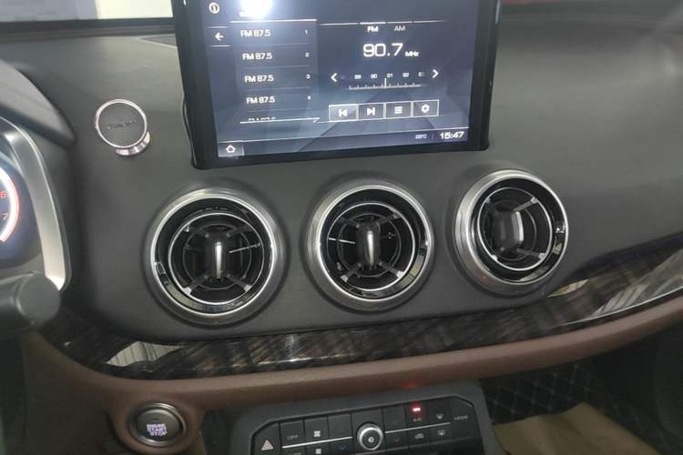 Used Wey VV5 2017 2.0T Flagship Edition Audio And AC Panel