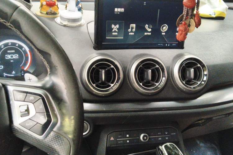 Used Wey VV5 2017 2.0T Flagship Edition Audio And AC Panel