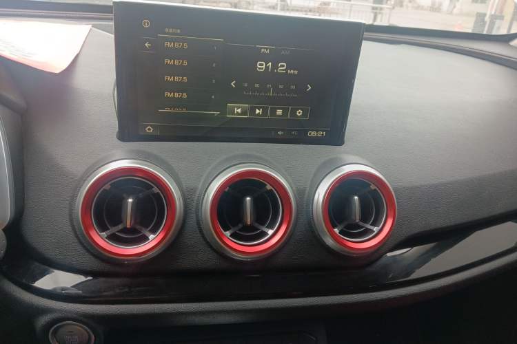 Used Wey VV5 2017 2.0T Ultra-Luxury Version Audio And AC Panel