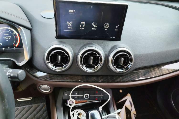 Used Wey VV5 2017 2.0T Ultra-Luxury Version Audio And AC Panel