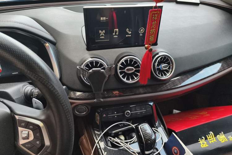 Used Wey VV5 2017 2.0T Ultra-Luxury Version Audio And AC Panel
