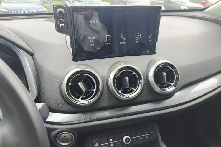 Used Wey VV5 2017 2.0T Flagship Edition Audio And AC Panel