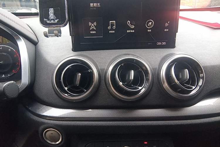 Used Wey VV5 2017 2.0T Flagship Edition Audio And AC Panel