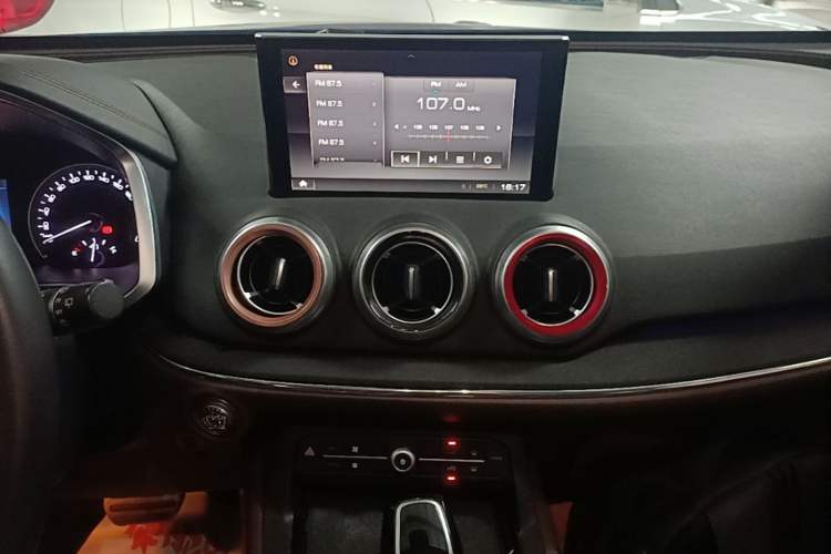 Used Wey VV5 2017 2.0T Ultra-Luxury Version Audio And AC Panel