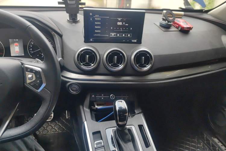 Used Wey VV5 2017 2.0T Ultra-Luxury Version Audio And AC Panel