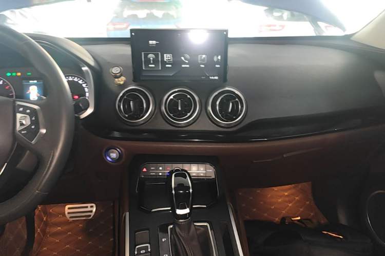 Used Wey VV5 2017 2.0T Ultra-Luxury Version Audio And AC Panel