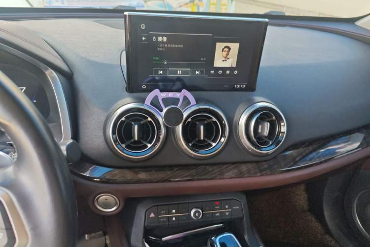 Used Wey VV5 2017 2.0T Flagship Edition Audio And AC Panel