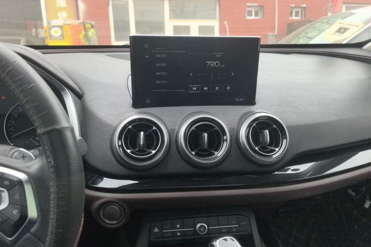 Used Wey VV5 2017 2.0T Ultra-Luxury Version Audio And AC Panel