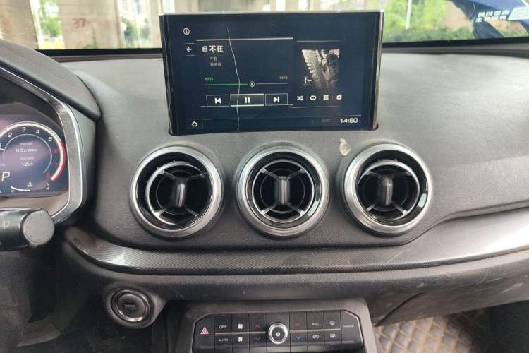 Used Wey VV5 2017 2.0T Flagship Edition Audio And AC Panel