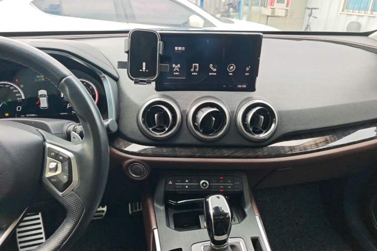 Used Wey VV5 2017 2.0T Flagship Edition Audio And AC Panel