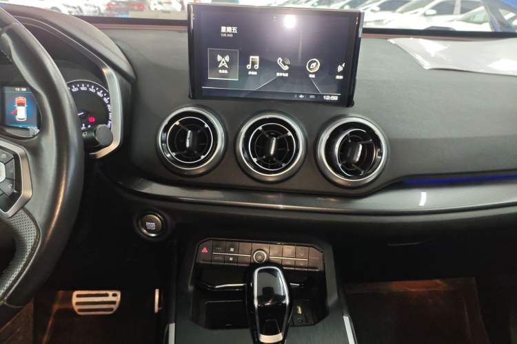Used Wey VV5 2017 2.0T Ultra-Luxury Version Audio And AC Panel
