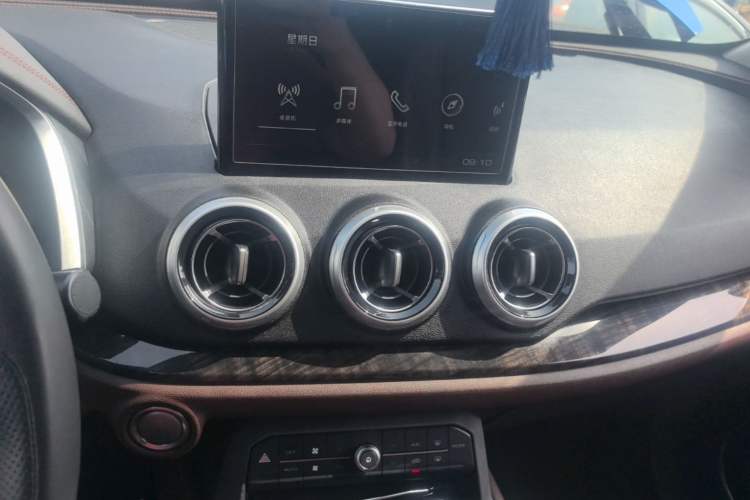 Used Wey VV5 2017 2.0T Flagship Edition Audio And AC Panel