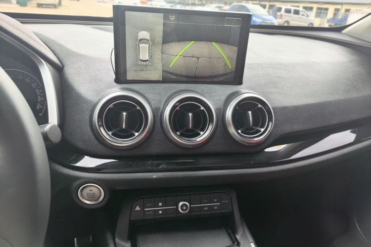 Used Wey VV5 2017 2.0T Ultra-Luxury Version Audio And AC Panel