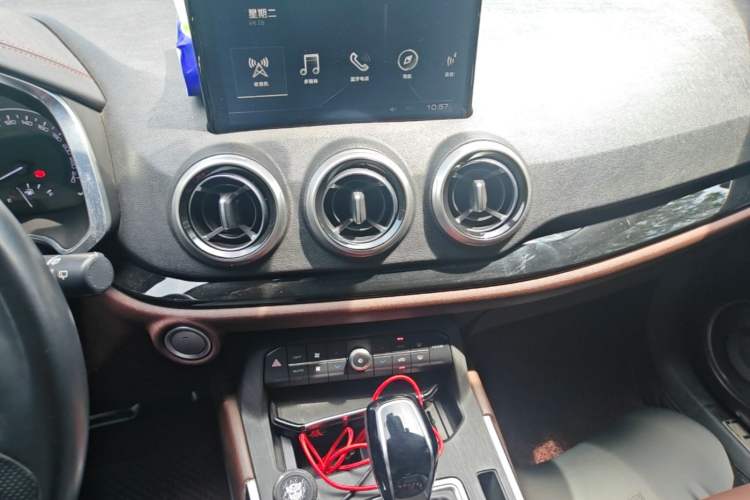 Used Wey VV5 2017 2.0T Ultra-Luxury Version Audio And AC Panel