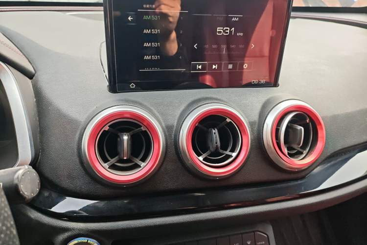Used Wey VV5 2017 2.0T Flagship Edition Audio And AC Panel