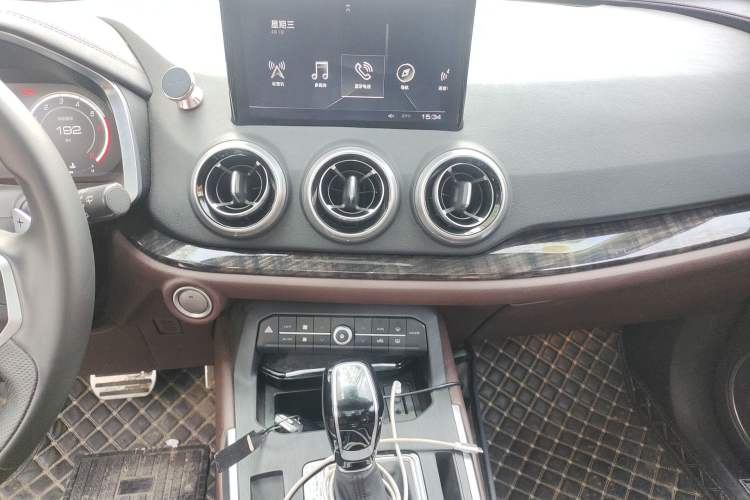 Used Wey VV5 2017 2.0T Flagship Edition Audio And AC Panel