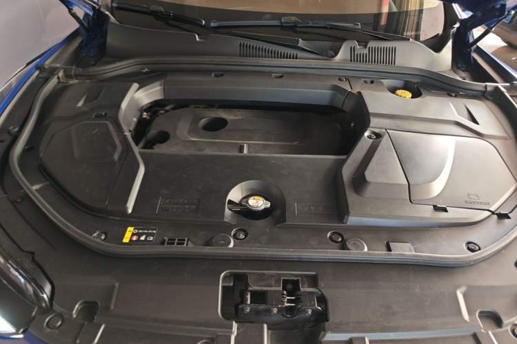 Used Wey VV5 2017 2.0T Ultra-Luxury Version Engine Bay