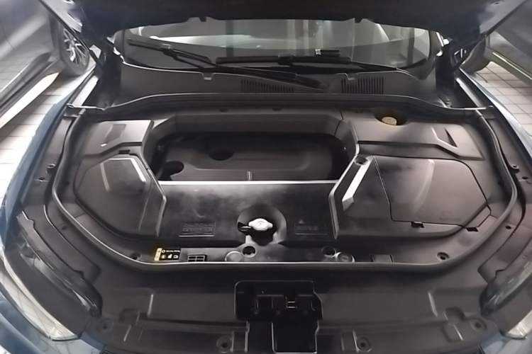 Used Wey VV5 2017 2.0T Ultra-Luxury Version Engine Bay