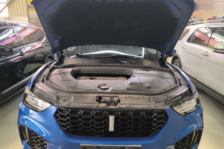 Used Wey VV5 2017 2.0T Ultra-Luxury Version Engine Bay