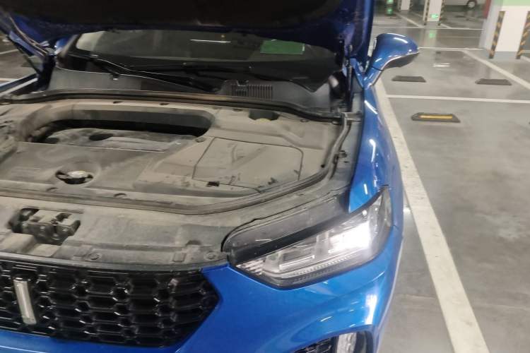 Used Wey VV5 2017 2.0T Flagship Edition Engine Bay Left